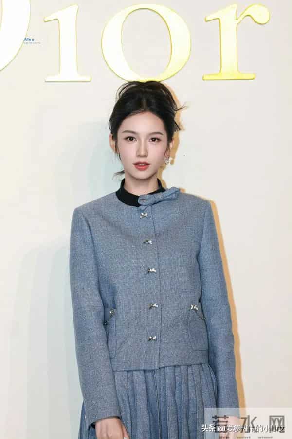 这夜，骨相极佳的周也，笑脸相迎的章子怡，都败给了气场全开的她