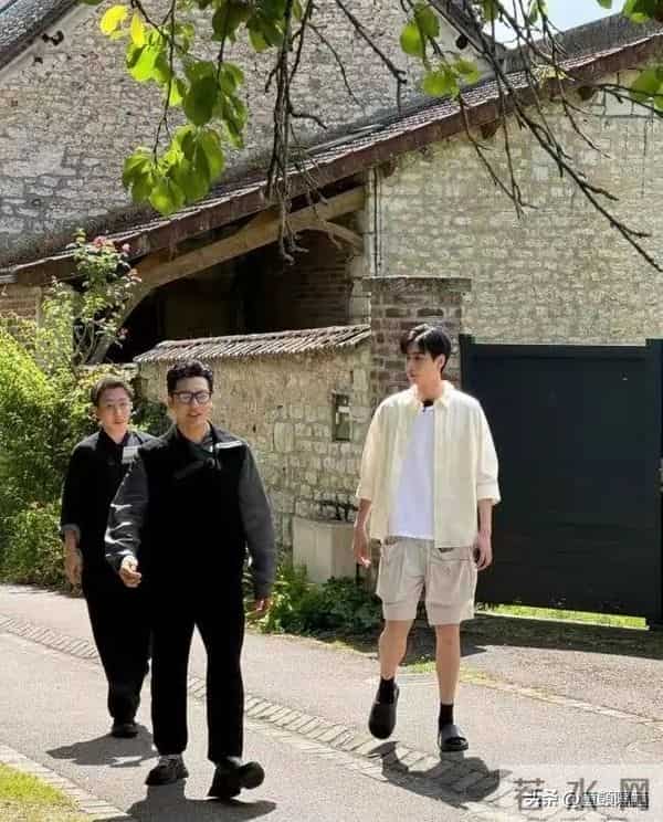 不合影不知道，一合影全露馅！原来这些明星都是潜藏的“小土豆”