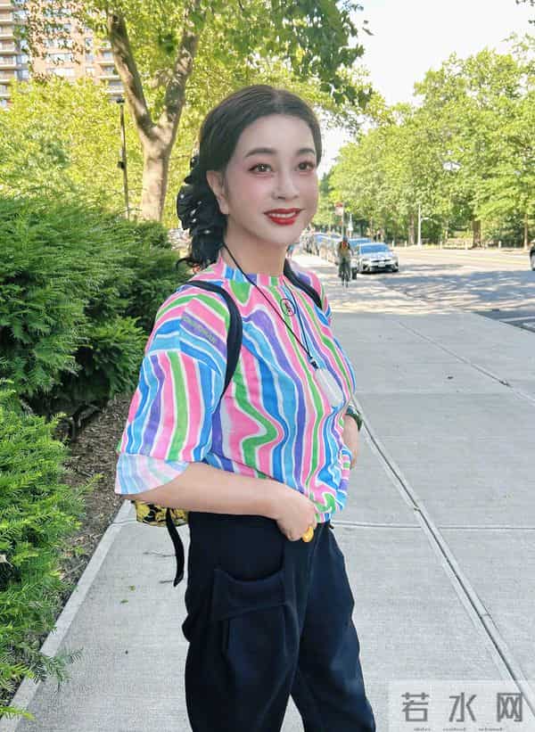 母亲去世时，刘晓庆却在外地走穴！她遭网友诟病