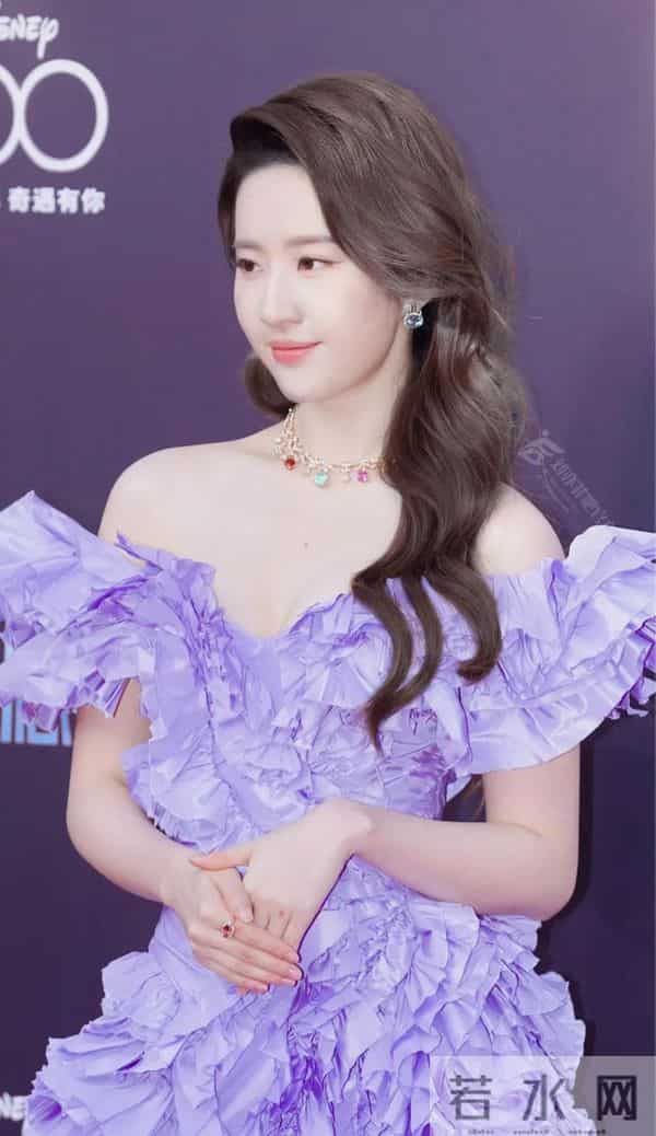 刘亦菲紫色礼服,长腿迷人