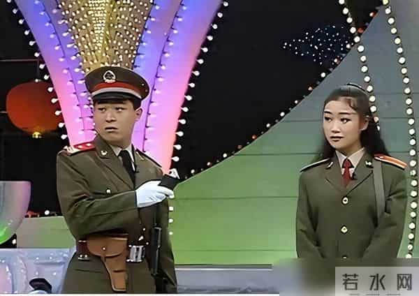 明着吃软饭?多次上春晚竟然全是老婆的功劳,结婚多年被拿捏死