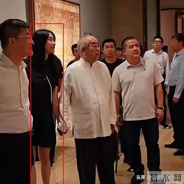 范曾露面回应，37岁徐萌近期产下独子，与54岁女儿断绝关系