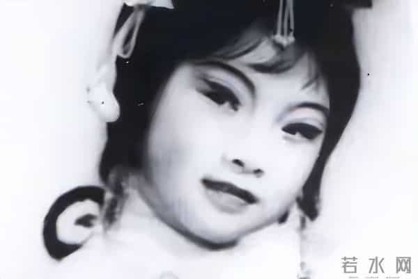 男友病逝后和妈妈抱头痛哭,54岁未婚无儿无女,如今吕薇后悔了吗