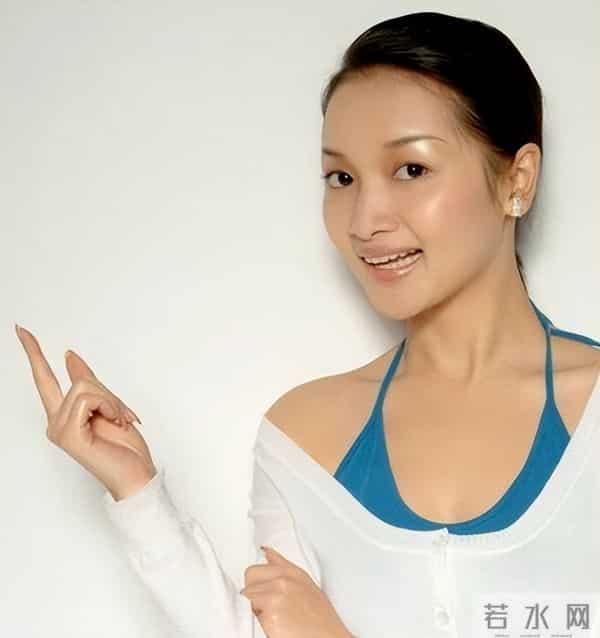 演员饶芯语:结婚11年,如今丈夫王奎荣78岁了,她的婚姻幸福吗