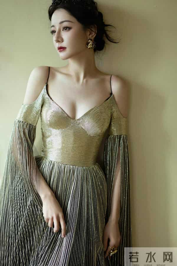 迪丽热巴身材缩水了不少