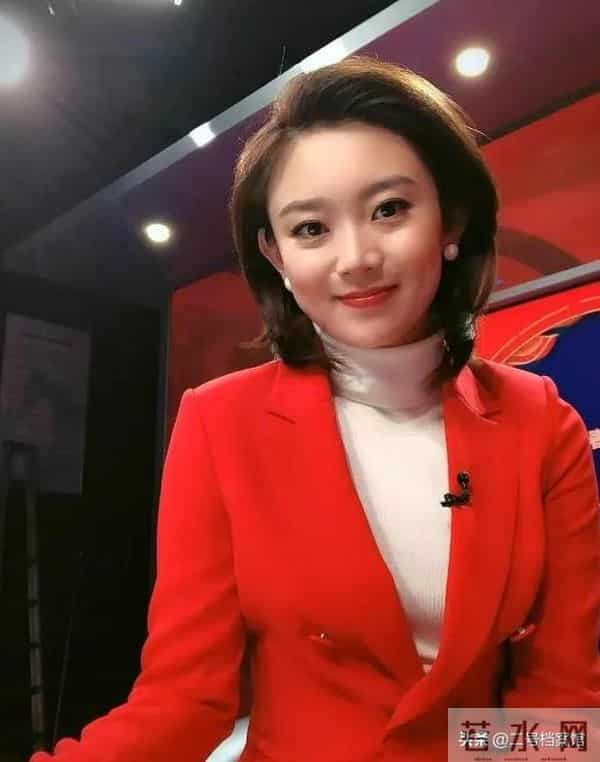 原来我们误会李七月了,央视对她另有重用 连龙洋和康辉都刮目相看