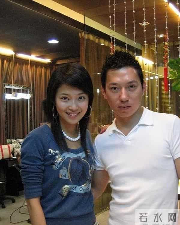 她曾是上海台主持人,如今在仓库打包卖水果,单身带儿子独自生活