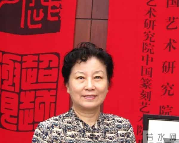 原来她是范曾发妻!如今87岁前夫再添一子,她早已走上康庄大道