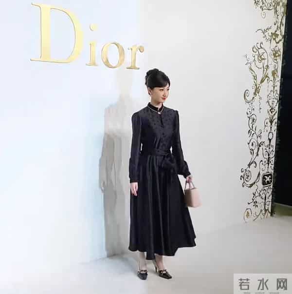 章子怡压轴亮相迪奥活动！LV家族长公主陪走红毯，高马尾嫩如少女