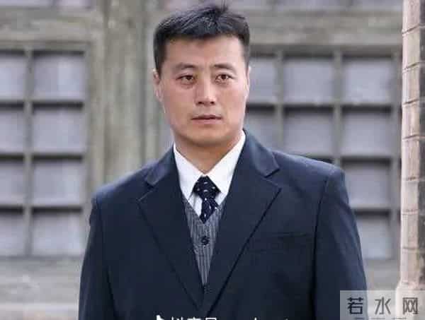 她陪他住7年地下室,他红后说:房子能换,老婆这辈子不换!