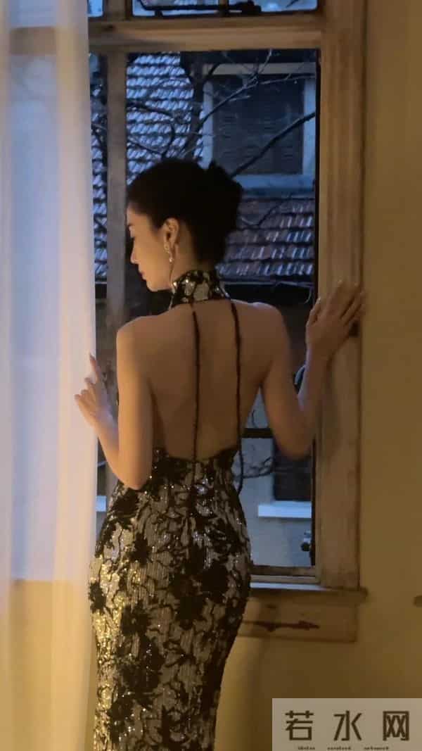 Angelababy纯欲氛围感拉满,美腿线条惊艳