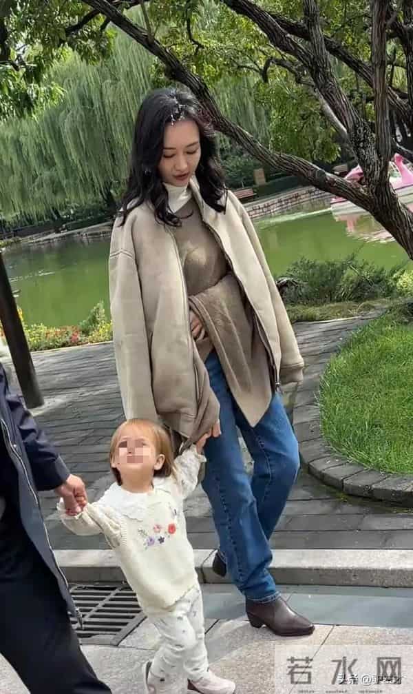 43岁王鸥没想到,低调生下的2岁女儿,如今竟让自己“口碑暴增”