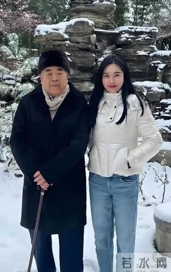 与女儿断绝关系仅1天，范曾担心的事发生了，小50岁娇妻受牵连