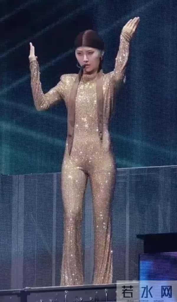 刘雨昕身材好得离谱,这么贴身的衣服一般人真驾驭不了!