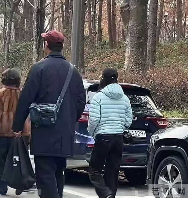 1. 43岁阮经天迷恋22岁千金！赴韩探爱，浪子收心了？