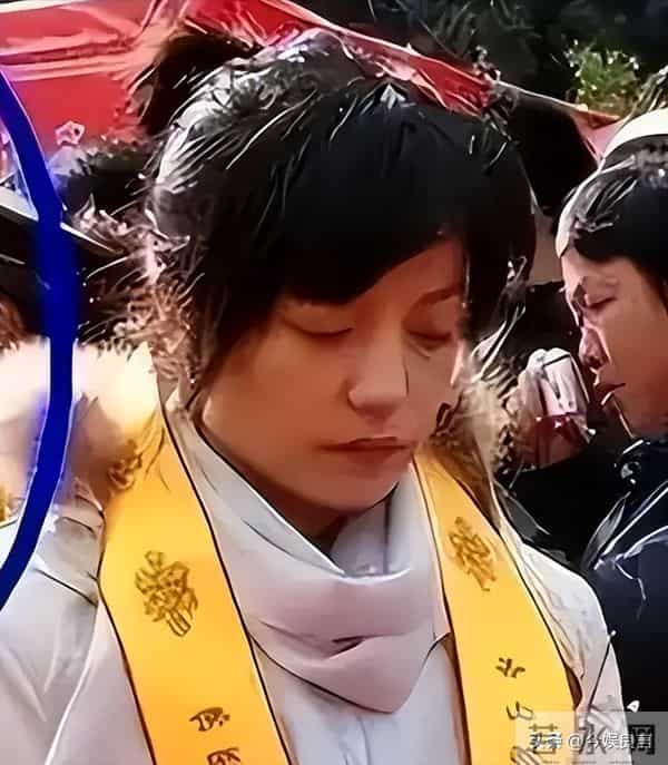 拔出萝卜带出泥！49岁赵薇近况被曝，原来圈内封杀只是冰山一角