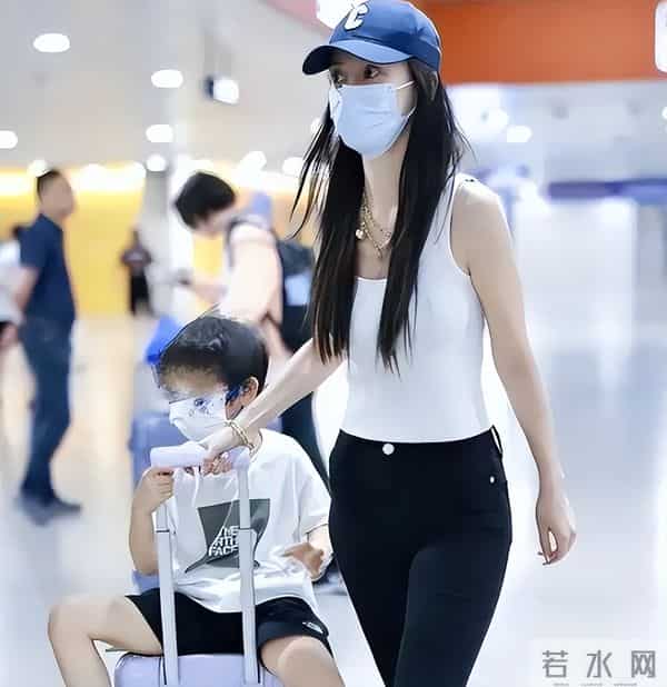 离婚4年后，杨颖被曝出恋情“新瓜”，原来最不体面的是黄晓明！