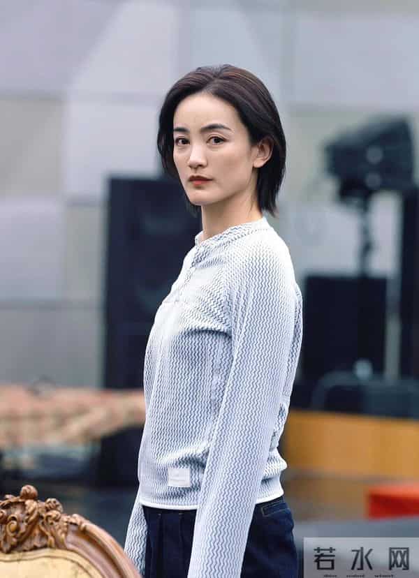 曾是上海知名主持人，辞职下海成百亿富豪，妻子还是大家熟悉的她