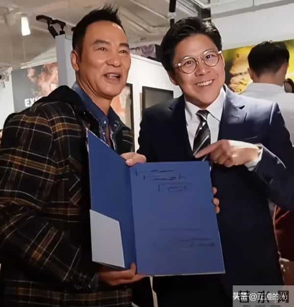 70岁任达华当着老婆的面 和60岁邵美琪亲嘴靠肩膀 霍启刚也到场支持