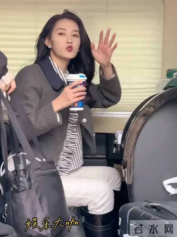 “短剧女王”郭宇欣真实颜值曝光,方脸龅牙大粗腿,26岁模样成熟