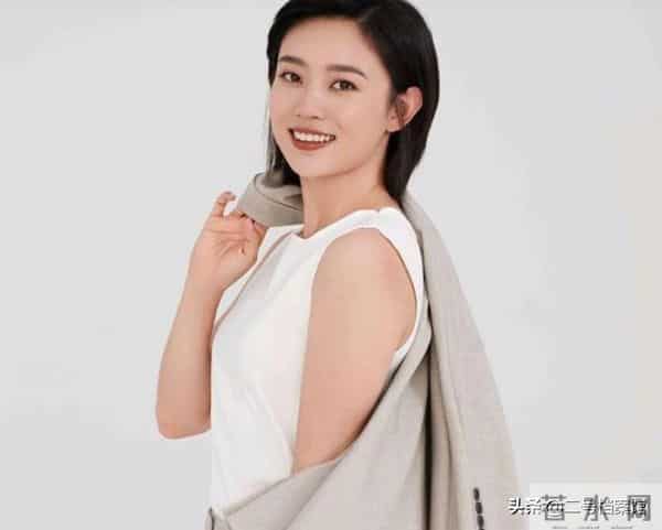 原来我们误会李七月了,央视对她另有重用 连龙洋和康辉都刮目相看