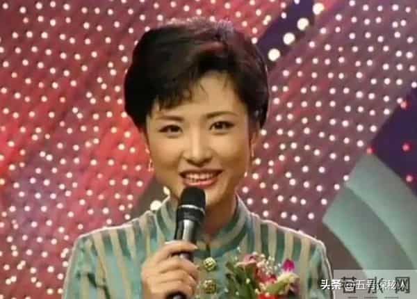 她“抛弃”前夫再嫁百亿富豪，从央视辞职8年，今56岁跨行当演员