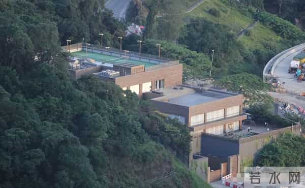 钱再多有什么用！林青霞奢华了一辈子，晚年竟然住进了“蟑螂屋”