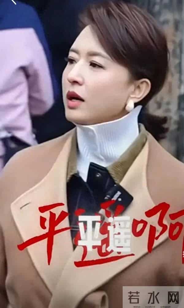 张蕾现身平遥，驼色大衣配高领衫，气质温婉，颜值在线