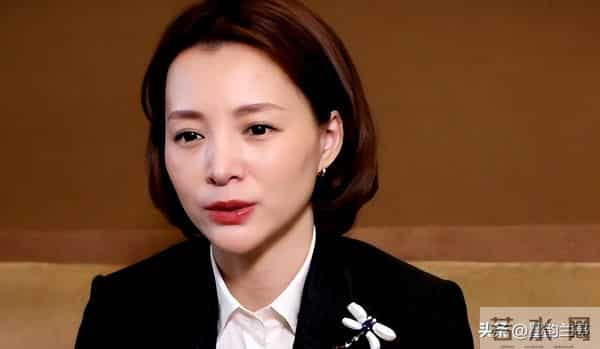 曾主持13年春晚，如今却跌落神坛的董卿，终要为“老赖”丈夫买单