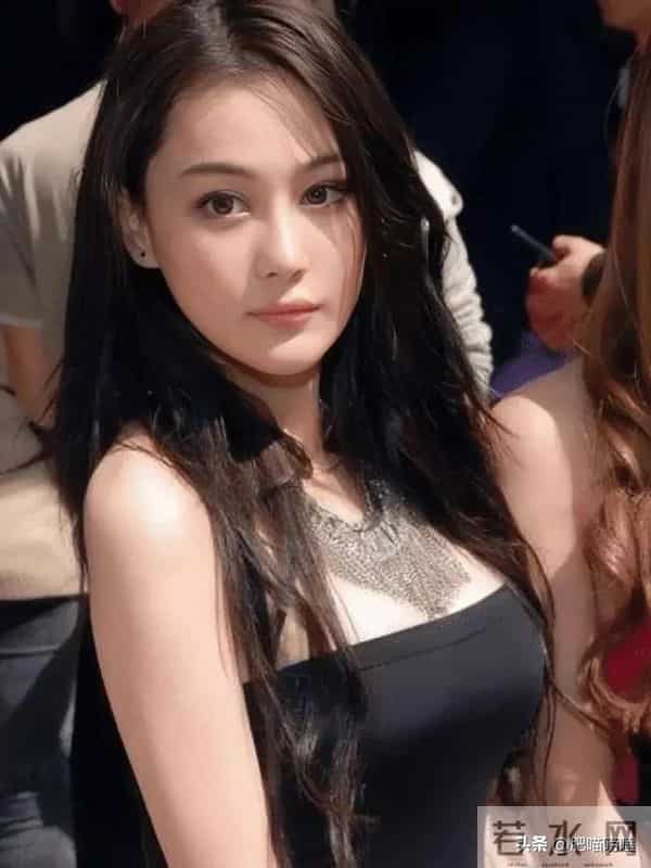 38岁张馨予晒近照,穿卫衣扎马尾似20岁,何捷真把她宠成了小女孩