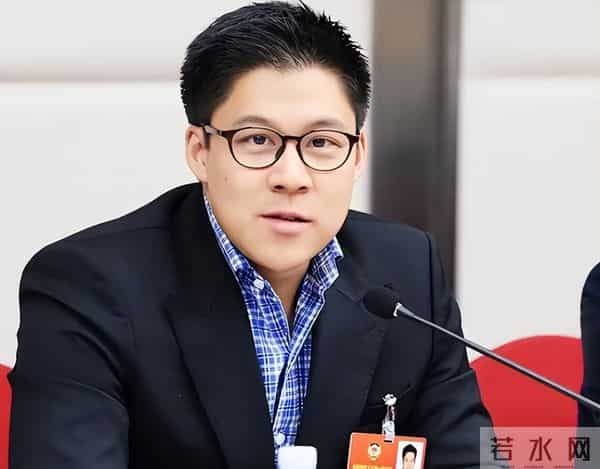 正式官宣！45岁霍启刚又升职了，级别很高，妻子郭晶晶的话全应验