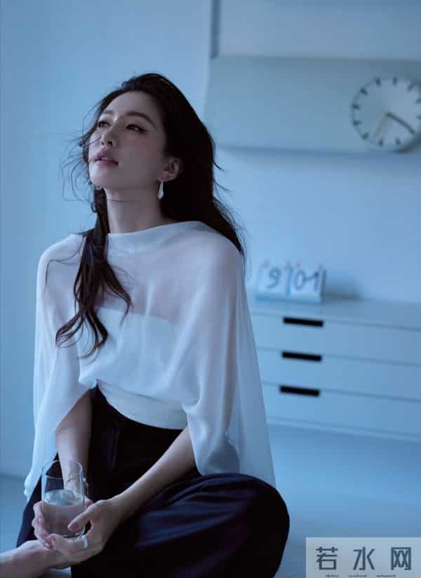 江疏影光脚美照，清冷美丽！