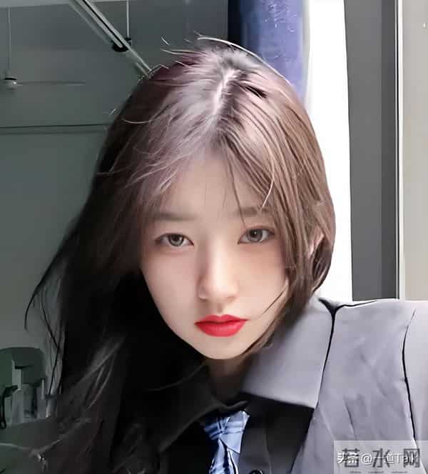 里子面子都丢了，黄一鸣自曝大四实习期怀孕，撕下王思聪的"体面"