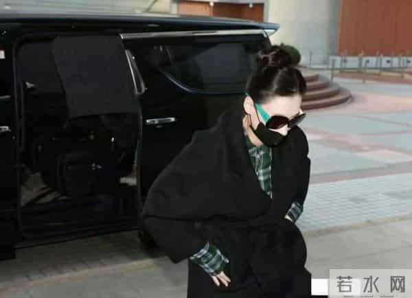 44岁张柏芝出庭造型封神!165cm骨相美人凭黑绿配穿出超强气场