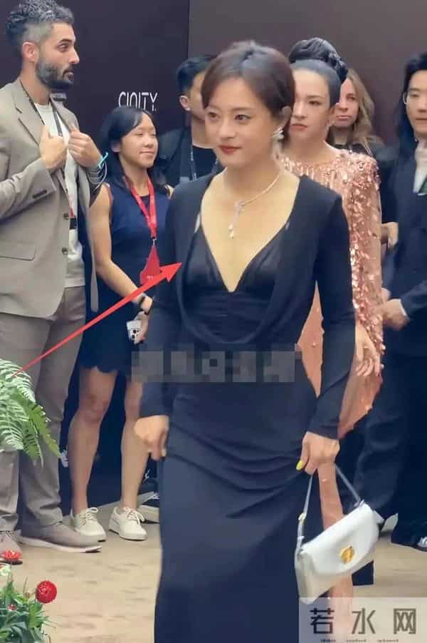 章子怡热脸贴冷墙,孙俪冷眼旁观,邓超偷亲成焦点