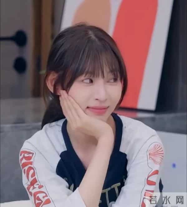 痞幼恋综开老头乐遭群嘲,经纪人回应系阿斯顿马丁租赁车辆