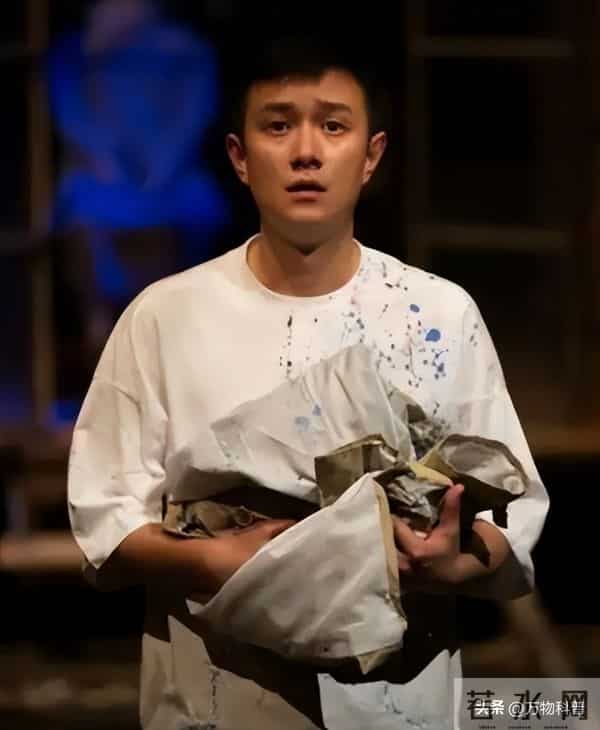 马伊琍参加上戏80周年校庆,文章话剧演出,腰伤复发