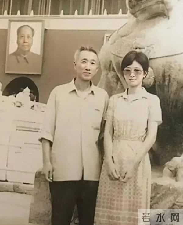 巩俐父亲：名校教授、家庭圆满，两个女儿却成了他心中的痛