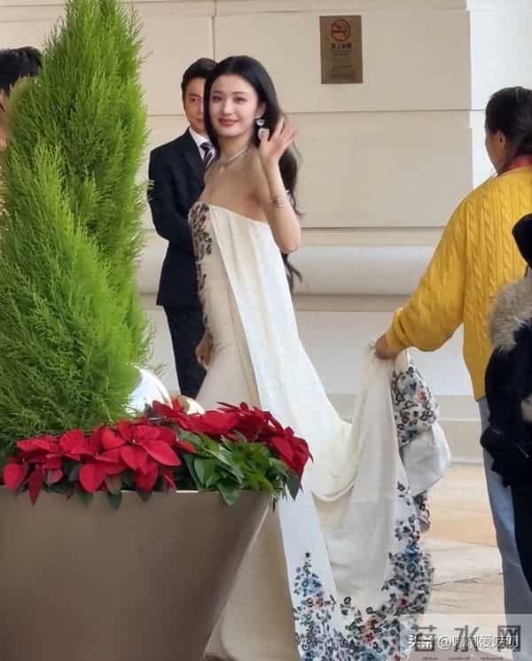 王楚然在澳门被偶遇,她身材高挑婀娜多姿,皮肤白皙,真的好美啊