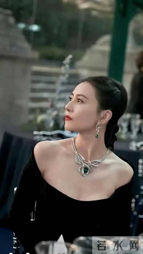 高圆圆一袭黑色长裙亮相 网友直呼:真是美得不可方物