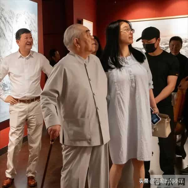 范曾露面回应，37岁徐萌近期产下独子，与54岁女儿断绝关系