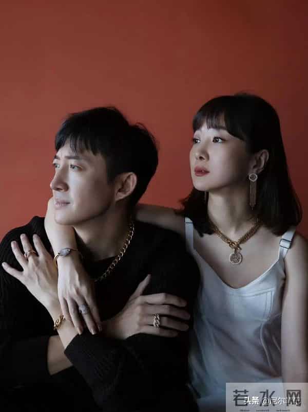 偶遇王阳带妻女逛街,抱女儿画面好温馨,老婆高斯正脸曝光引热议