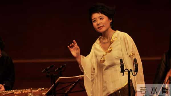 龚琳娜自曝离婚真相:搂着睡了20年,却等来丈夫新交的“女朋友”