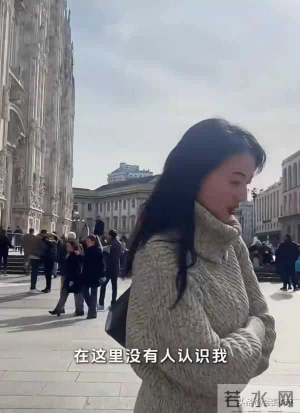 46岁高圆圆米兰街头放飞!没人认出素颜狂拍，生图状态看呆路人