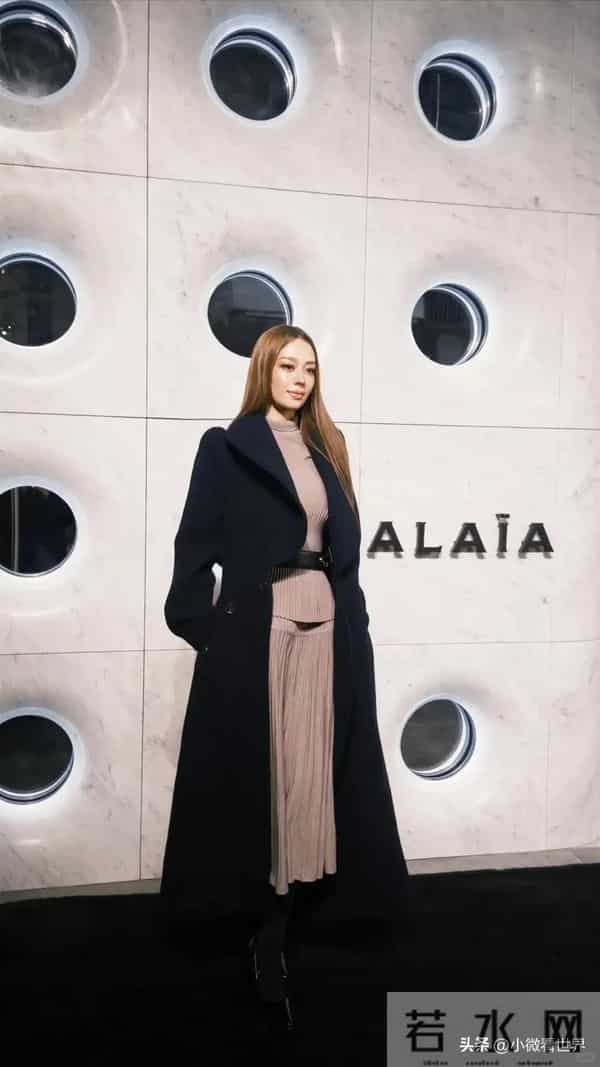 北京酒会太真实,吉娜“假胸”尴尬,娜然脸肿胀,秦舒培一脸男相