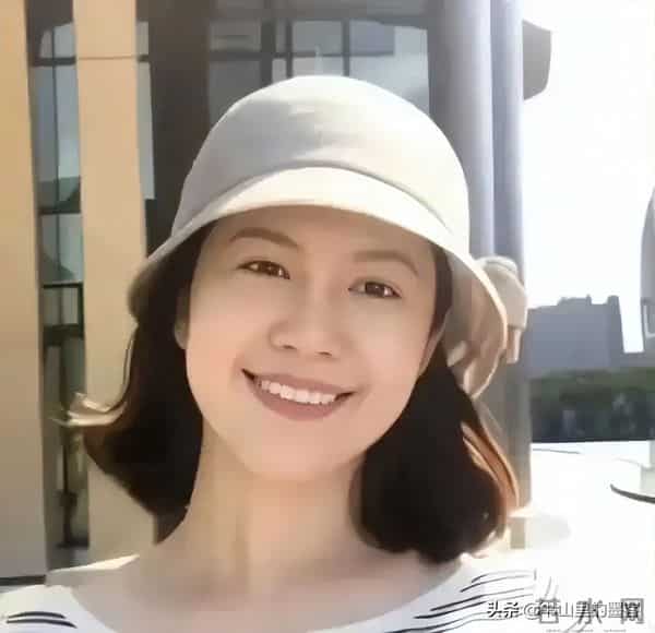 杨振宁去世2个月,翁帆终于露面,坦言2件小事,迎来全网口碑暴涨