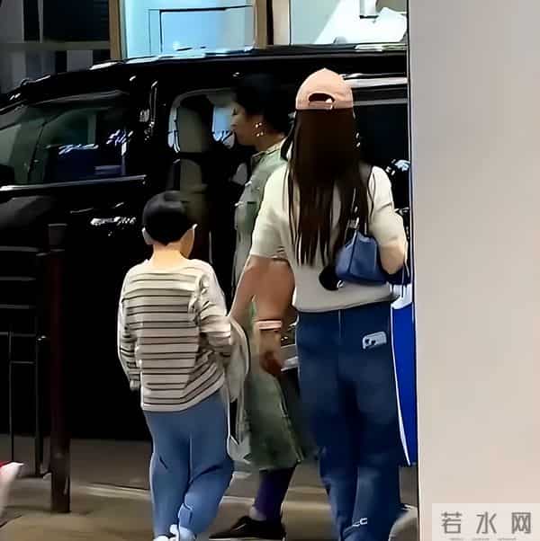 离婚4年后，杨颖被曝出恋情“新瓜”，原来最不体面的是黄晓明！