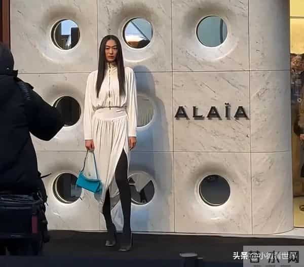 北京酒会太真实,吉娜“假胸”尴尬,娜然脸肿胀,秦舒培一脸男相