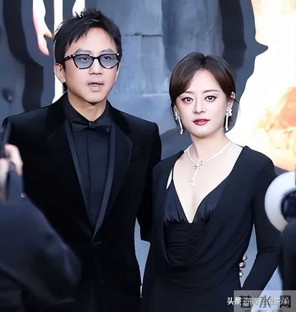 红毯成"照妖镜"!章子怡假发尴尬,孙俪深V险走光,黄轩没存在感