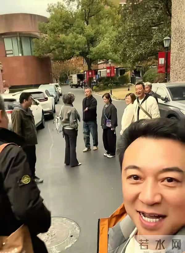 上戏表演系89级聚会：王琳周杰缺席任程伟露面，最年轻郝平最显老